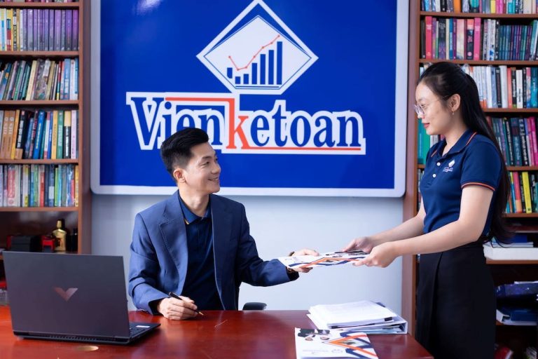 Công ty cổ phần là gì? Ưu điểm và nhược điểm của công ty cổ phần